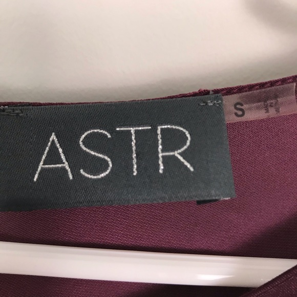 ASTR Burgundy Wine Purple Faux Wrap Top Loose Fit Flowy Chiffon Drape Blouse - Picture 4 of 8